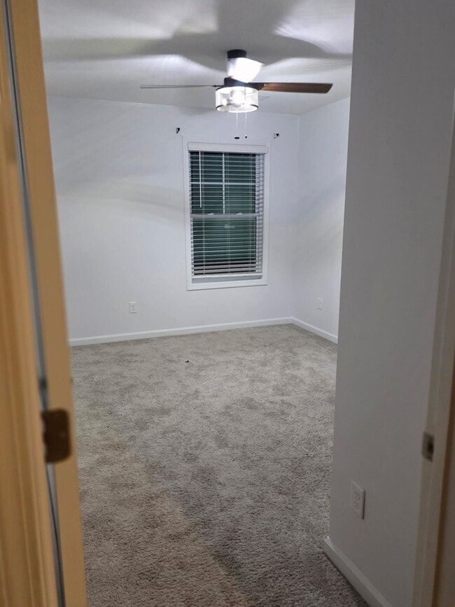 Building Photo - 335 Niblick Dr