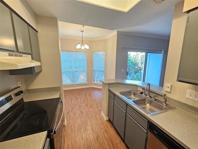 Building Photo - 6000 Shepherd Mountain Cove