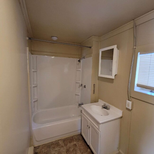 Building Photo - Warren Township 2BR Home!