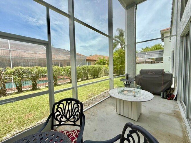 Building Photo - 10879 Handel Pl