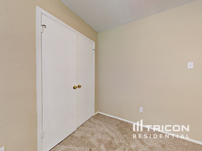 Building Photo - 713 Cavendish Dr