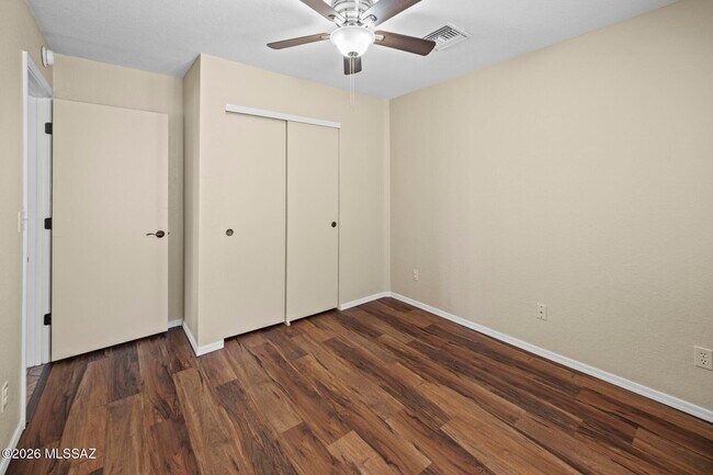 Building Photo - 3067 W Country Hill Dr