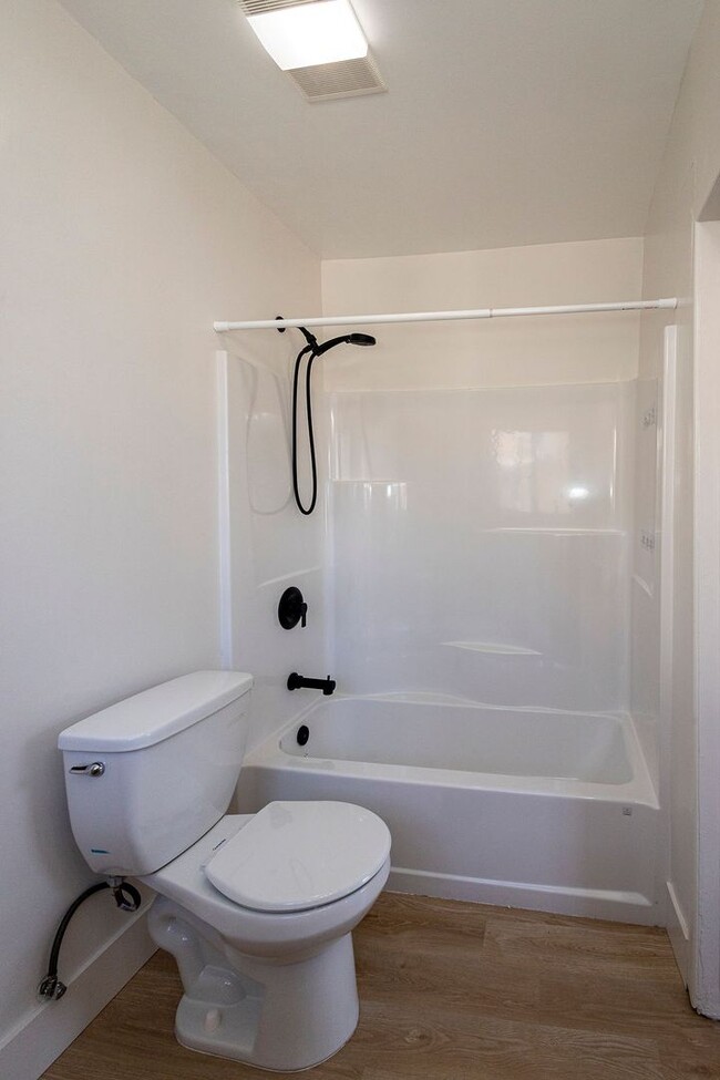 Building Photo - Charming 2BR Back House Near Downtown LA & Dodger Stadium
