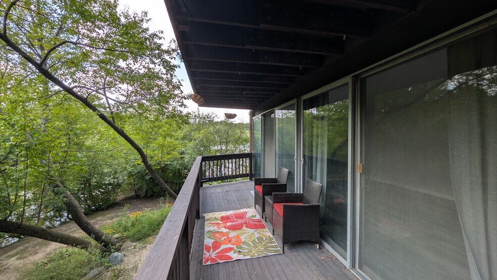 Building Photo - 5534 E Lake Dr