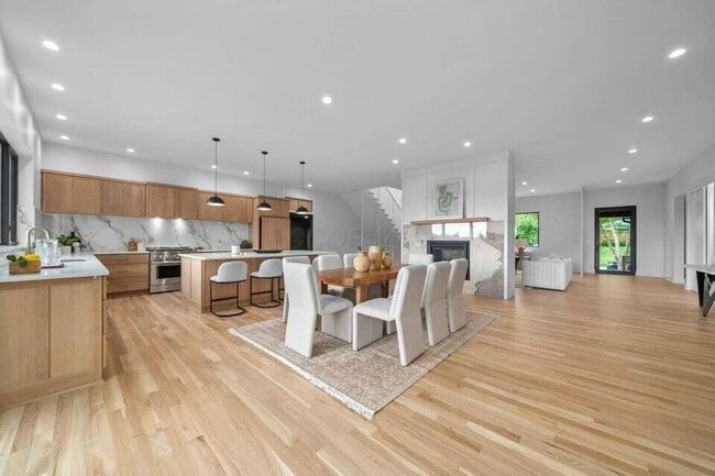 Building Photo - 2777 Donna Dr