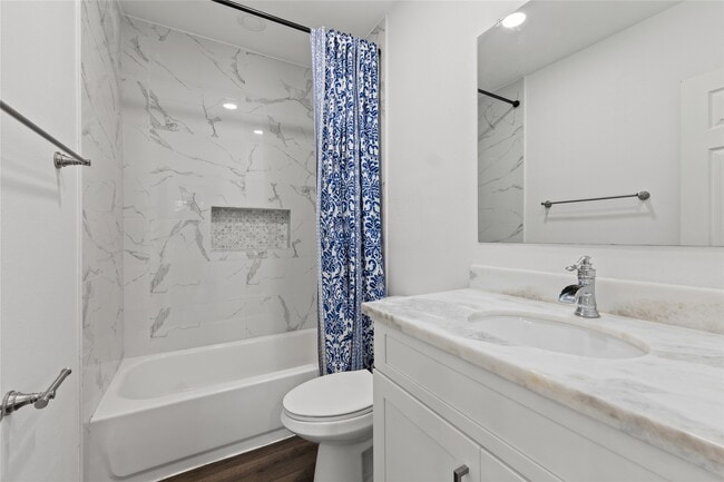 Building Photo - 3211 Cochran St