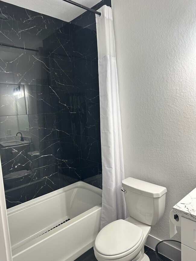 Building Photo - 5774 Heron Dr