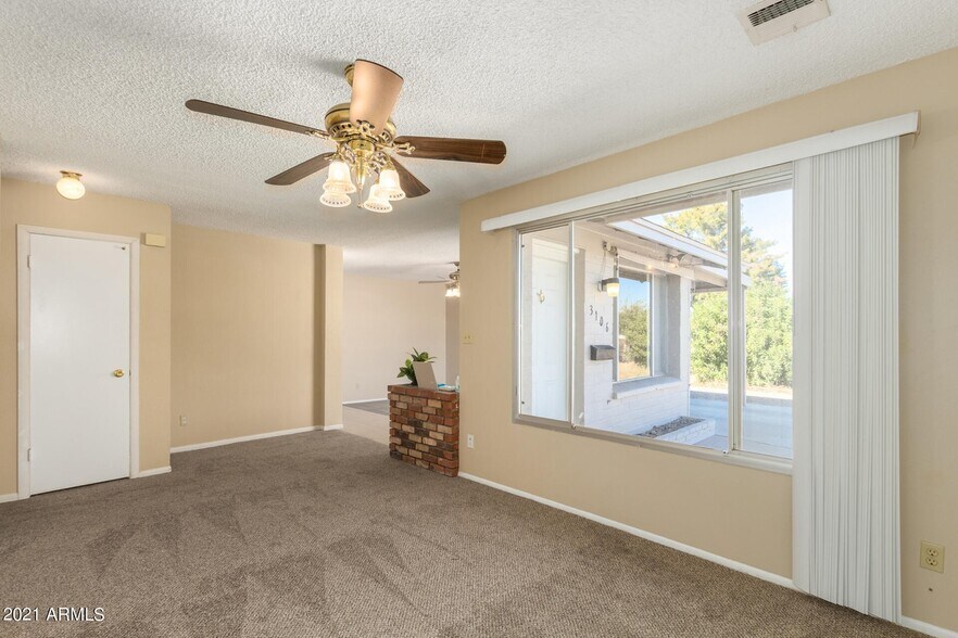 Building Photo - 3106 S Los Feliz Dr