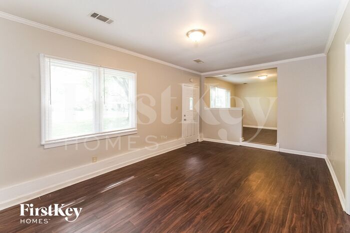 Building Photo - 7338 Kingsley Dr