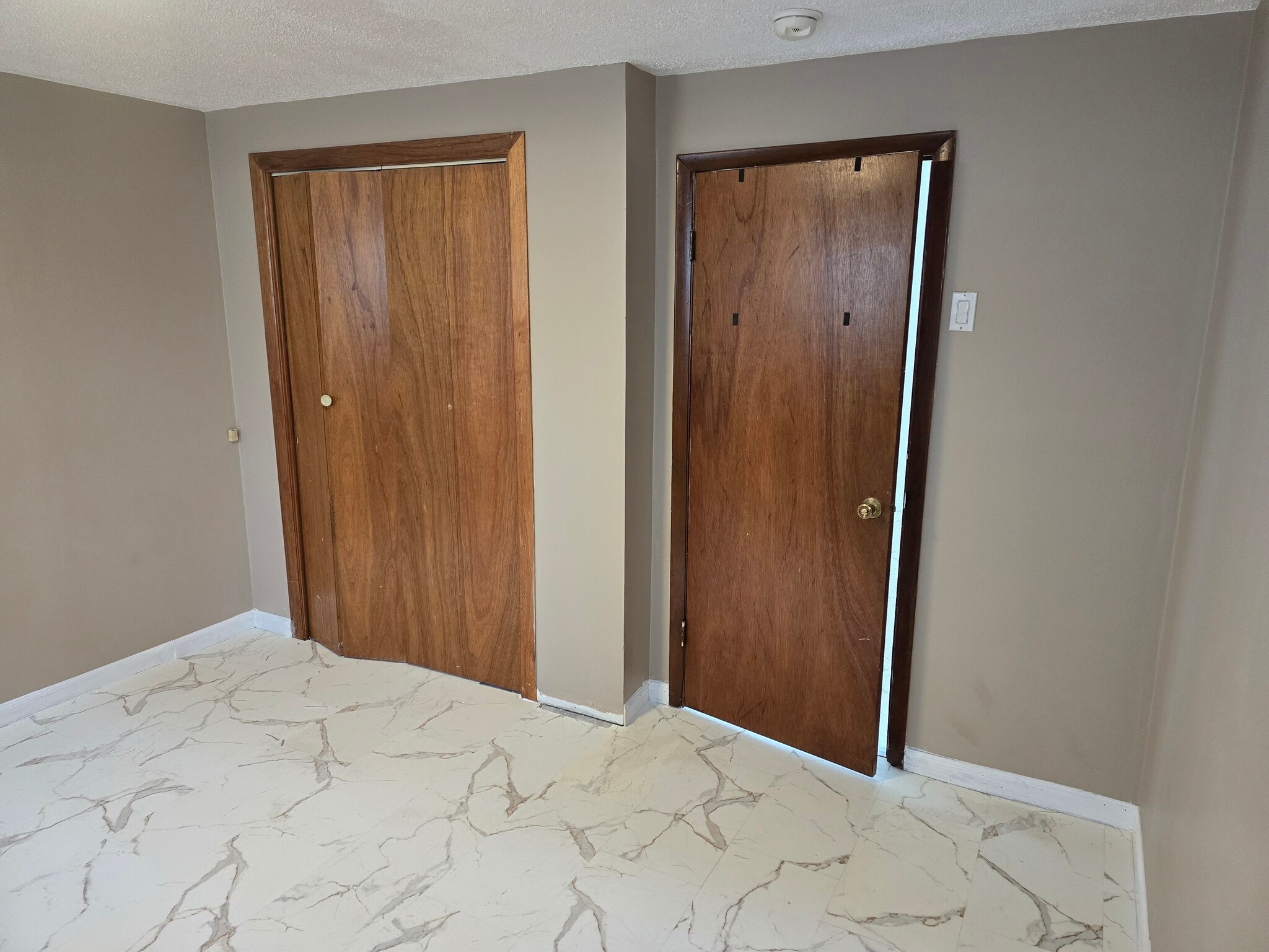 Building Photo - 5221 W 87th St