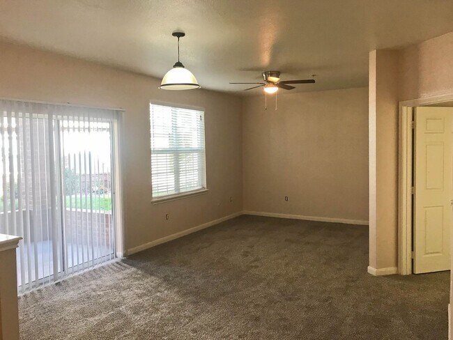 Building Photo - No Maintenance Lifestyle!