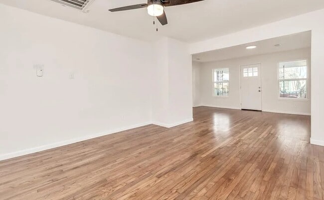 Building Photo - 1202 Common Park Dr
