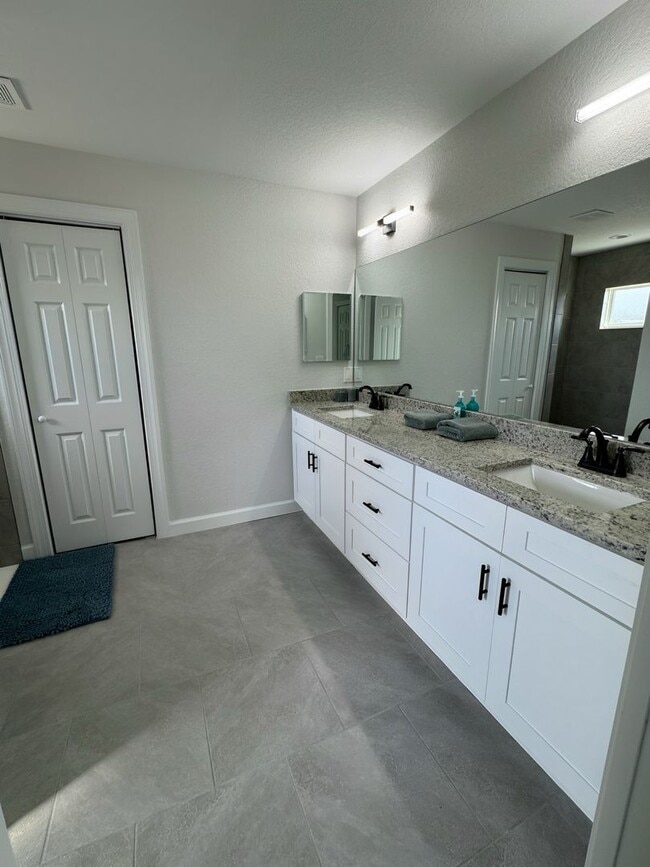 Building Photo - GORGEOUS 3BR/2BA Home! Brand New Everythin...