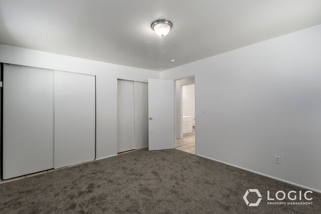 Building Photo - 1610 Ivy Cir
