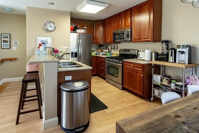 Building Photo - 316 Rindge Ave