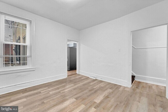 Building Photo - 28 W Airy St