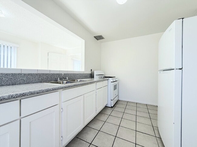 Building Photo - 14035 1/2 Orizaba Avenue