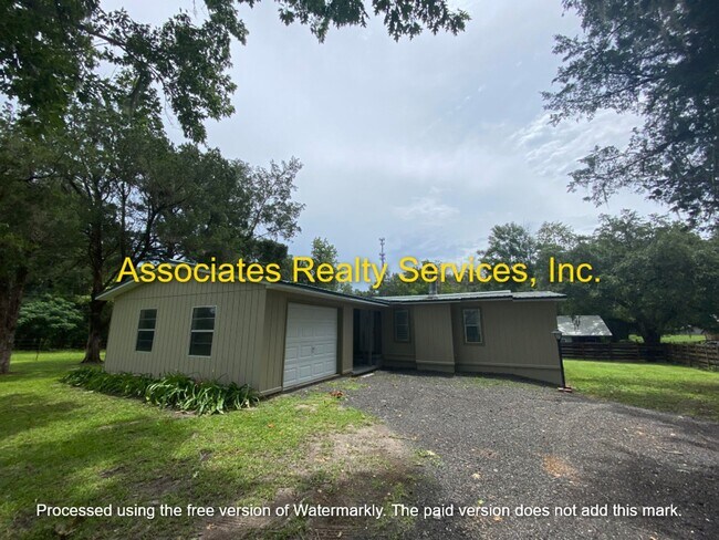 Building Photo - Rare find! 4 bed/3 bath House in Newberry, FL on one acre