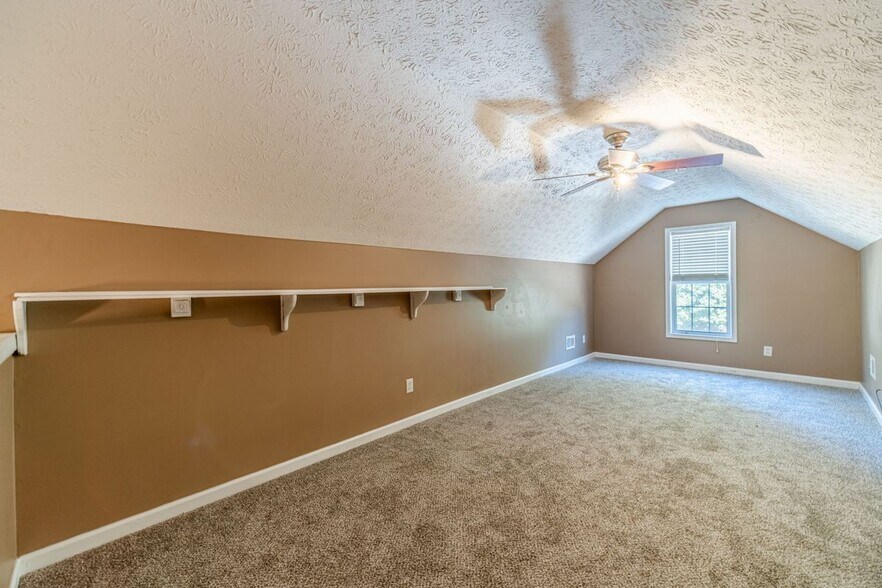 Building Photo - 231 Windermere Dr
