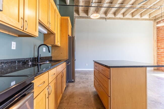 Building Photo - 1331 S Flores St