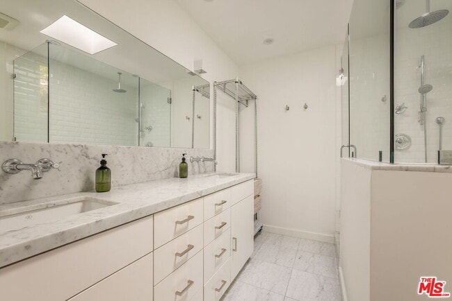 Building Photo - 1588 N Doheny Dr