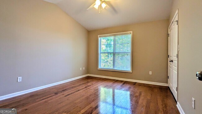 Building Photo - 660 Barnett Shoals Rd