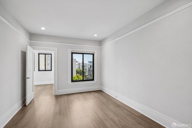 Building Photo - 487 18th Ave