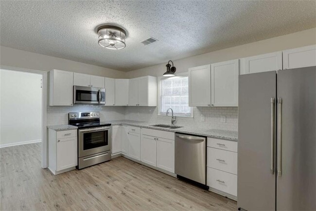 Building Photo - 1755 Straw Valley Rd