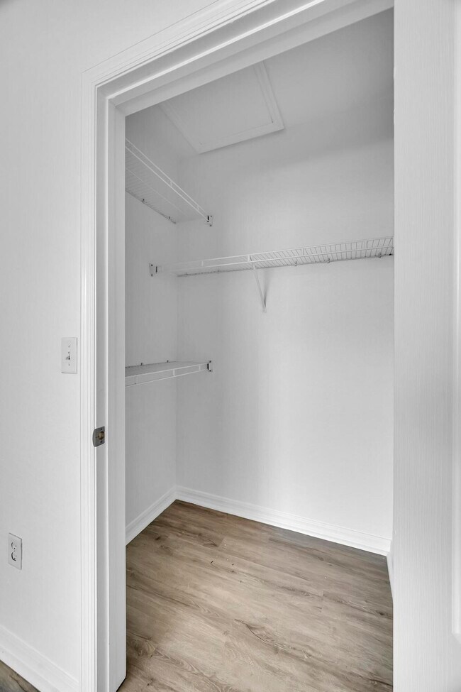 Building Photo - 106 SW Peacock Blvd