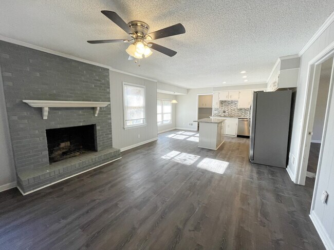 Building Photo - 306 Lloydwood Dr