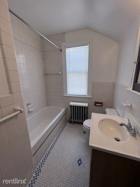 Building Photo - 2 br, 1 bath Duplex - 5204 Beaconsfield St...