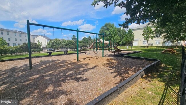 Building Photo - 42683 Hollyhock Terrace