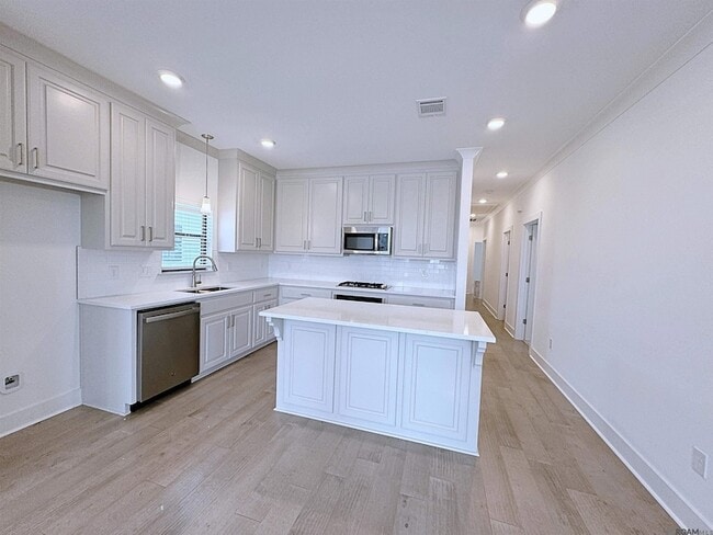 Building Photo - 10263 Alderman Dr