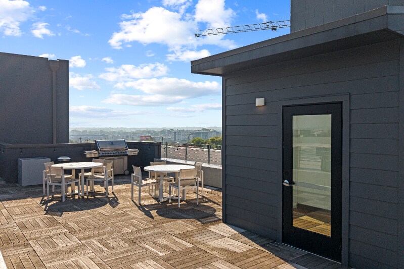 Building Photo - 806 Olympic St