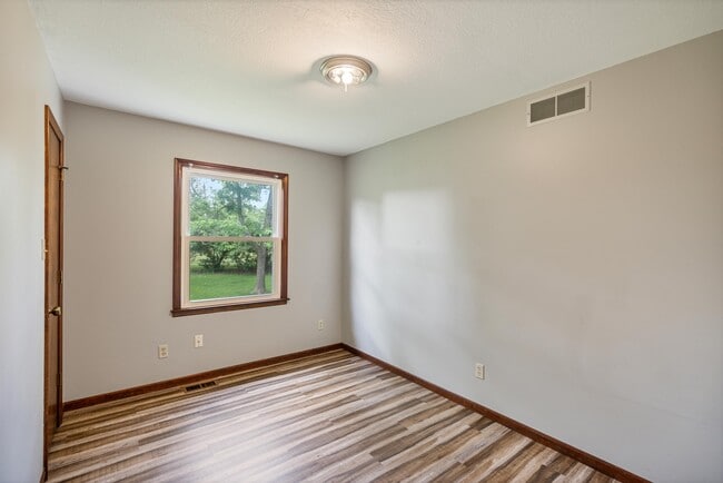 Building Photo - 2834 SE Glenside Ct