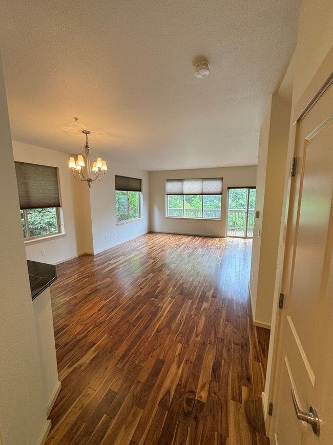 Building Photo - 3bd/3ba Issaquah Townhouse