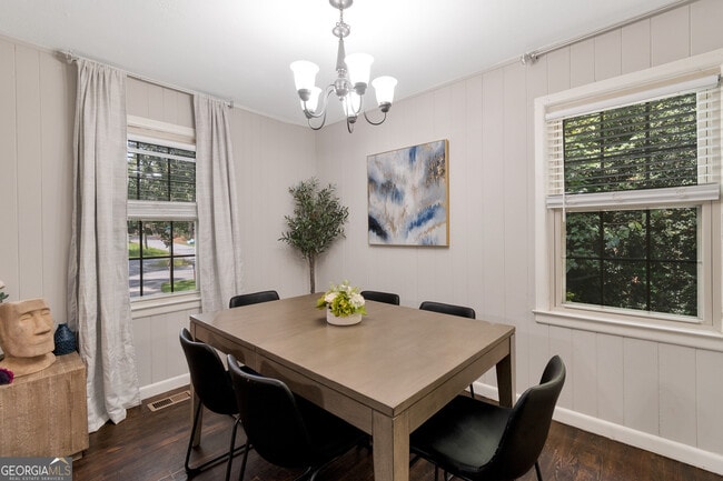 Building Photo - 240 Lake Dr