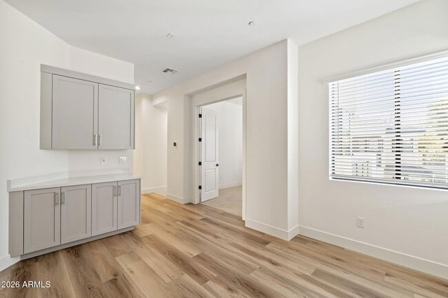 Building Photo - 1 Easy St