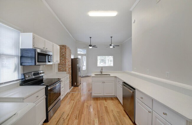 Building Photo - 602 W 36th St