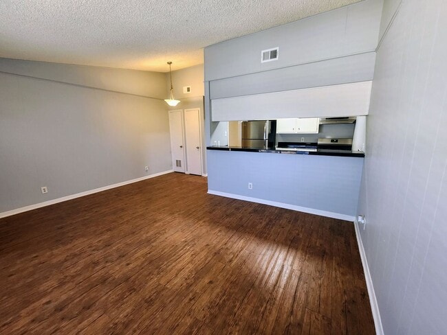 Building Photo - 608 W 51st St