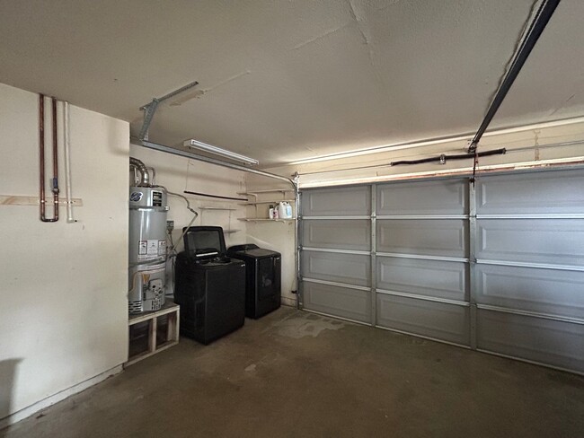 Building Photo - 854 Clover Ln