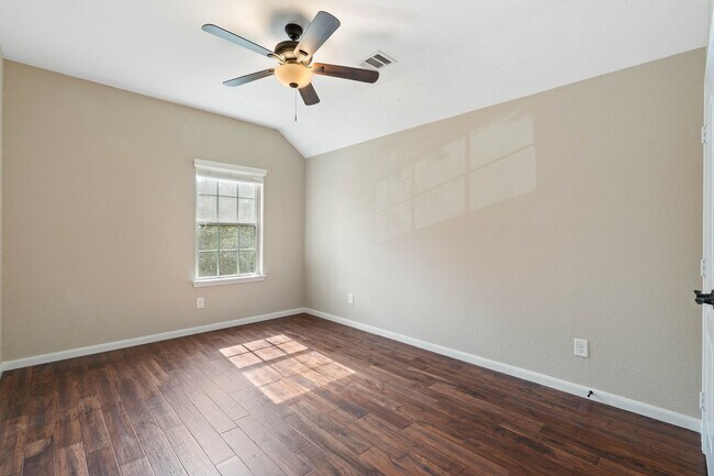 Building Photo - 208 Forest Peak Way