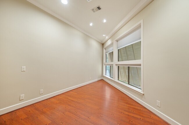 Building Photo - 103 Sage Rd