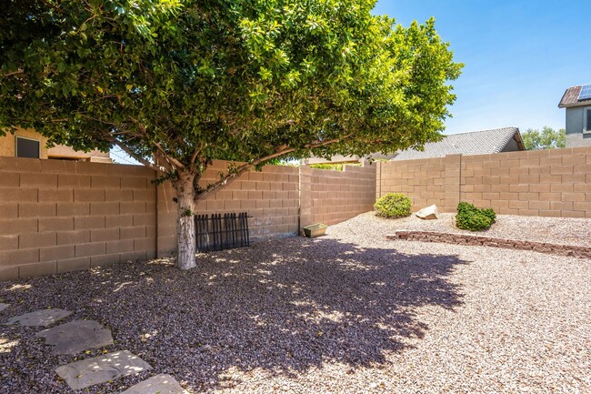 Building Photo - Ready to Move In - Three Bedrooms + Den!