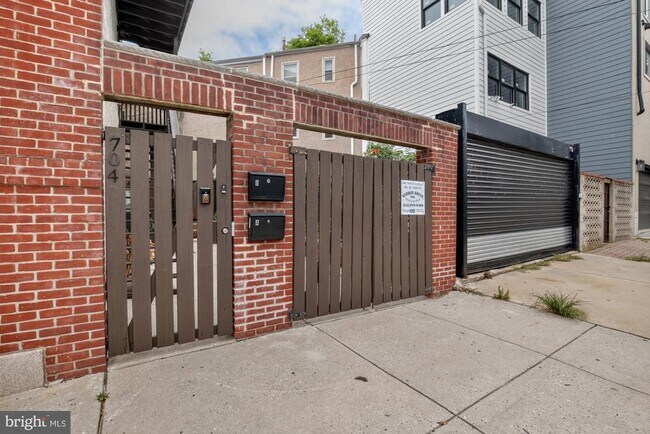 Building Photo - 704 N 18th St