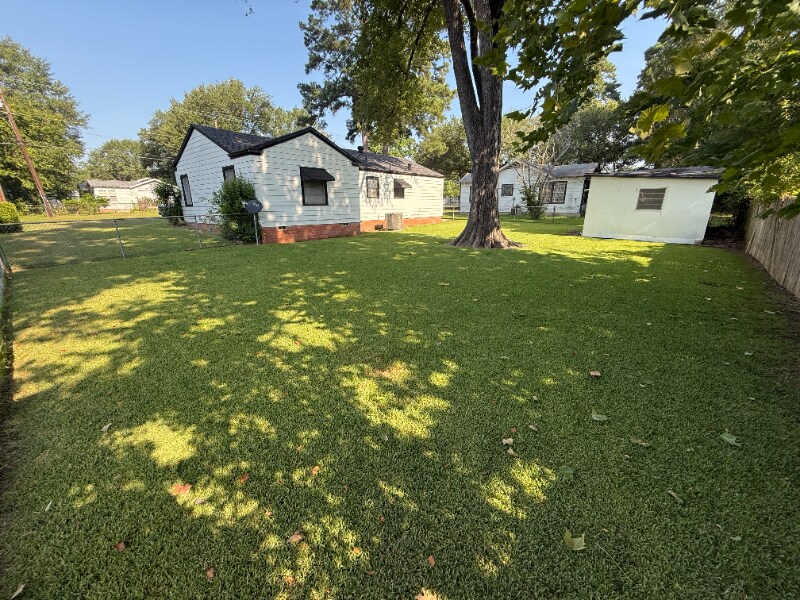 Building Photo - 1000 S 12th St