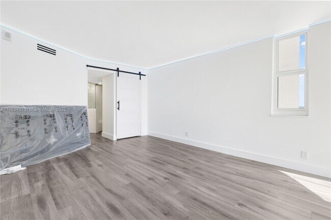 Building Photo - 5420 N Ocean Dr