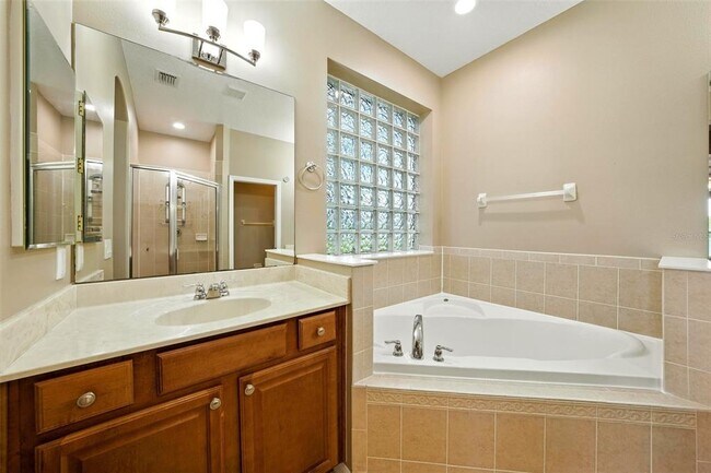Building Photo - 36815 Queen Bee Ln