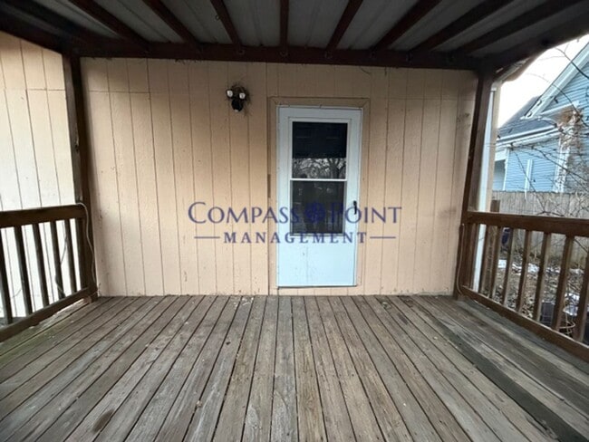 Building Photo - Spacious 1 bedroom HOUSE, FIRST MONTH RENT FREE!!!