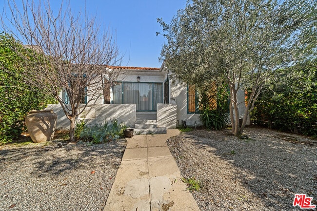 Building Photo - 2826 Somerset Dr